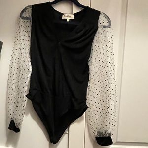 Boutique puffy sleeve bodysuit— never worn